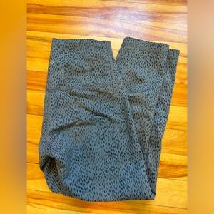 Like new cropped Lululemon printed leggings